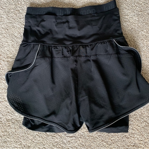 Lululemon Fast and Free 2-in-1 short - Picture 3 of 4